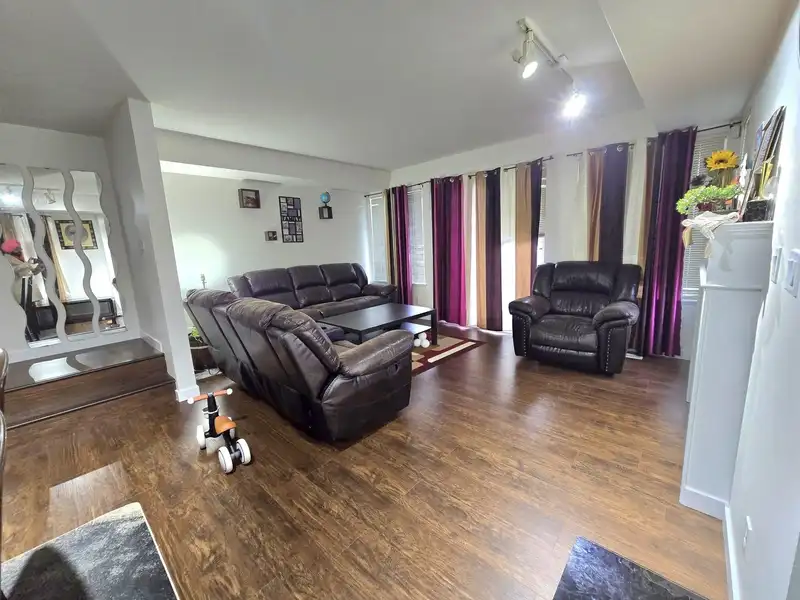 53 8888 151 STREET - photo 4 of 21