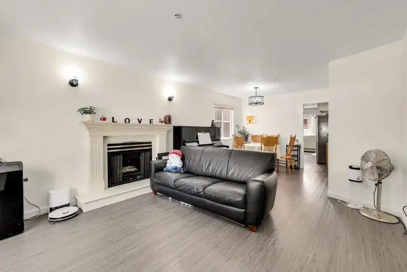 2038 E 26TH AVENUE - photo 4 of 35