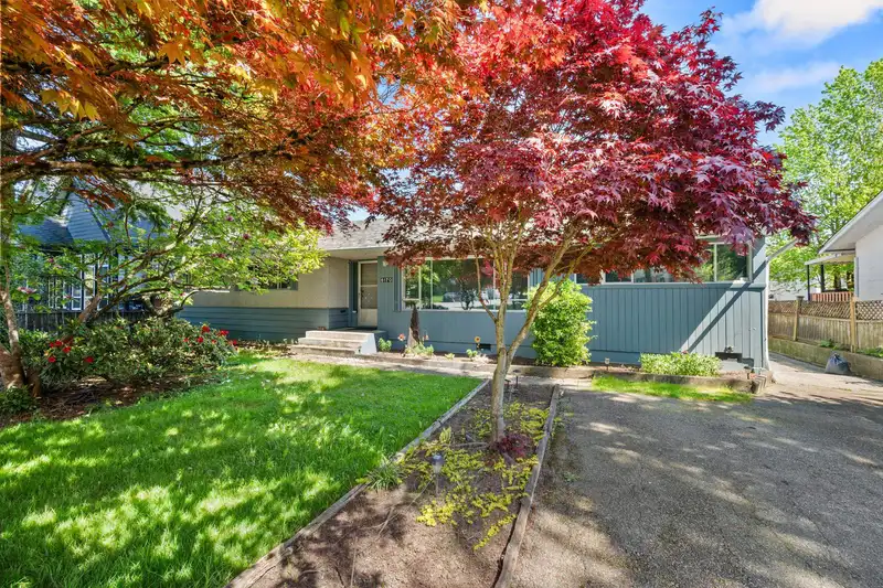 6170 175A STREET - photo 2 of 22