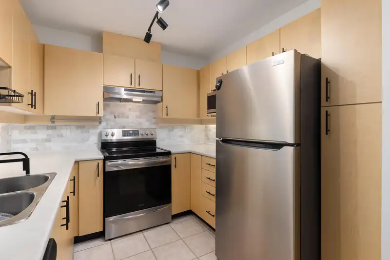 415 7038 21ST AVENUE - photo 3 of 21