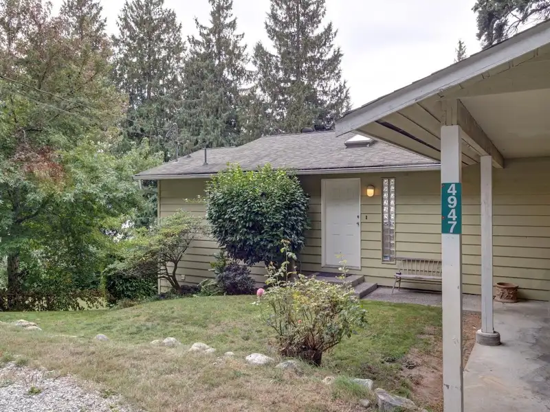 4947 SUNSHINE COAST HIGHWAY - photo 4 of 39