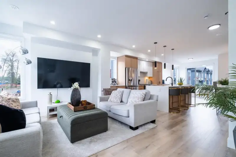 62 20763 76 AVENUE - photo 1 of 16