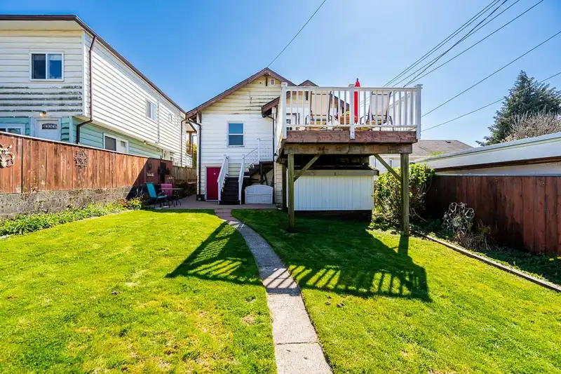 3415 DUNDAS STREET - photo 4 of 36