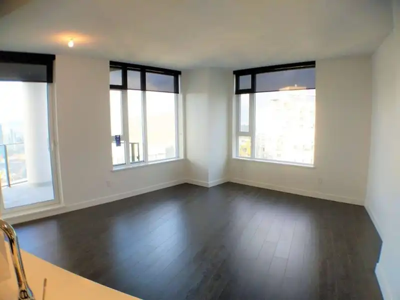 3703 9887 WHALLEY BOULEVARD - photo 3 of 21