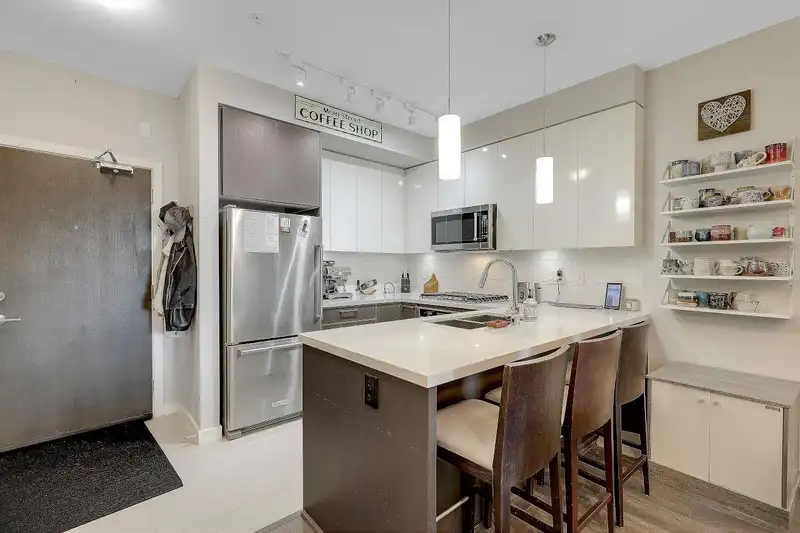 123 22 EAST ROYAL AVENUE - photo 3 of 31