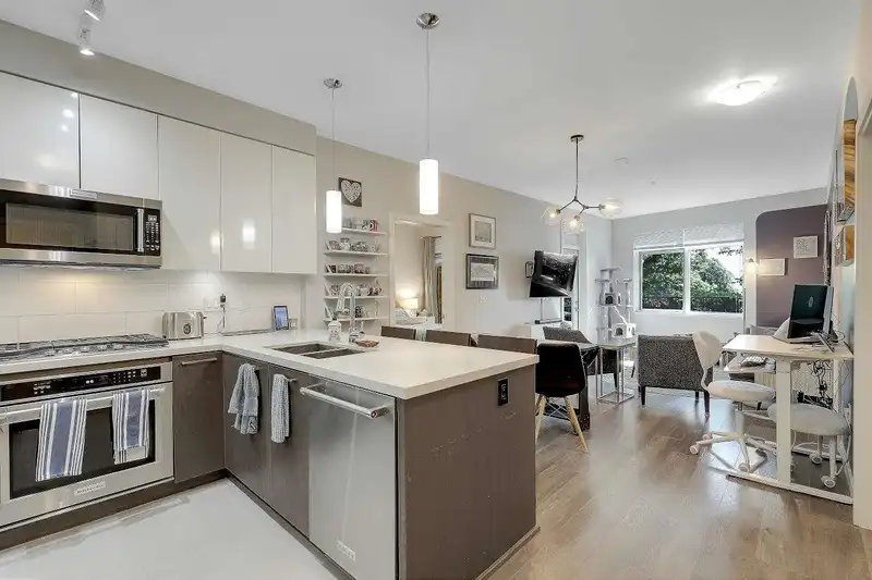 123 22 EAST ROYAL AVENUE - photo 4 of 31