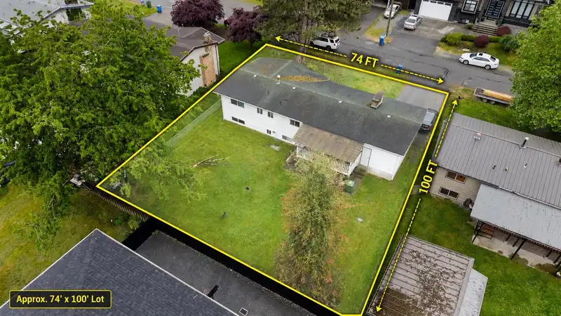 2141 LYNDEN STREET - photo 1 of 34