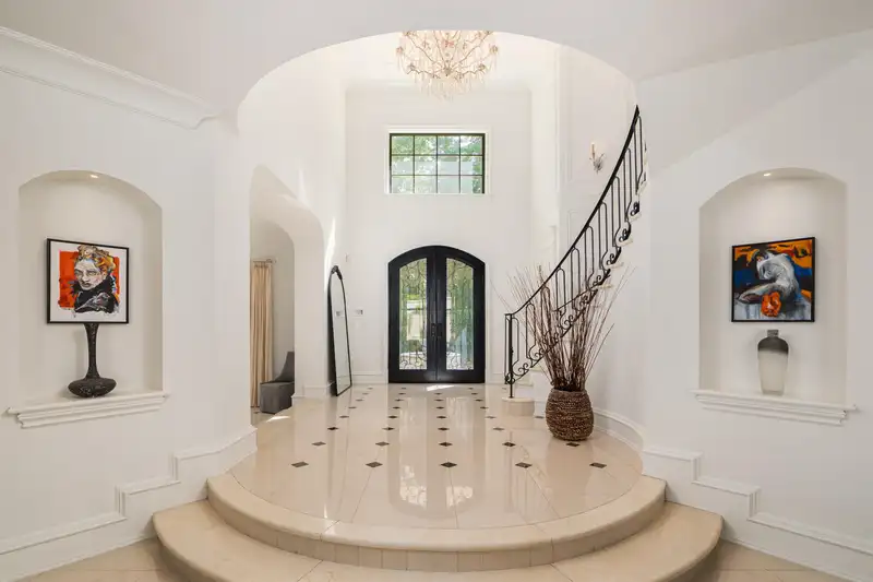 397 SOUTHBOROUGH DRIVE - photo 3 of 40