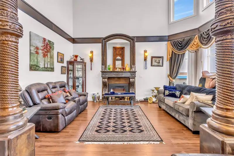 13884 89A AVENUE - photo 4 of 36