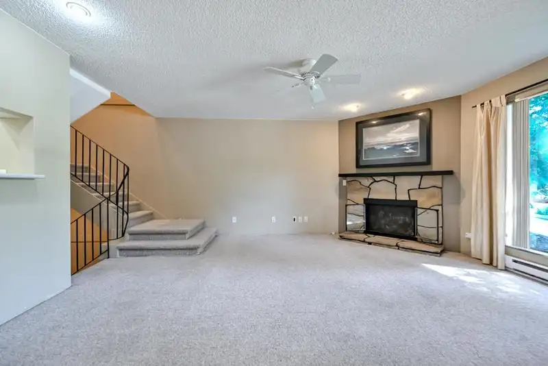 10509 HOLLY PARK LANE - photo 3 of 33