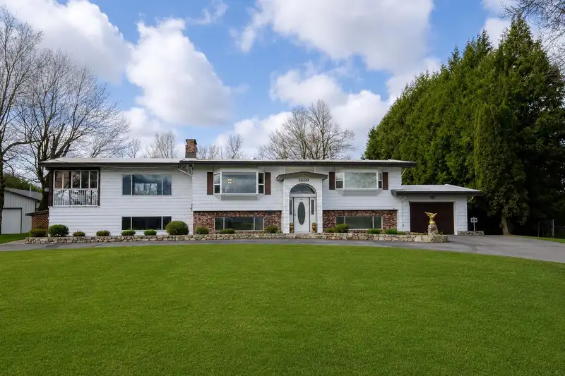 1559 WHATCOM ROAD - photo 1 of 23