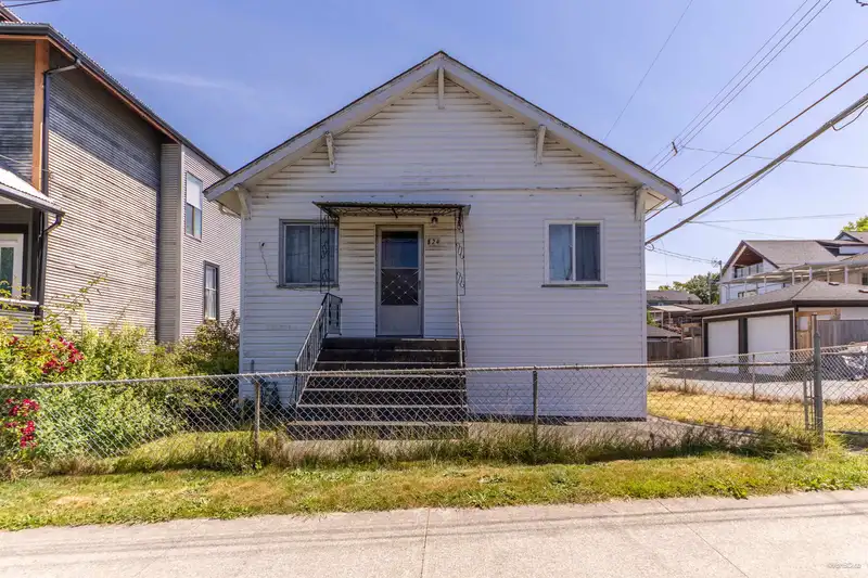 824 SEMLIN DRIVE - photo 1 of 27