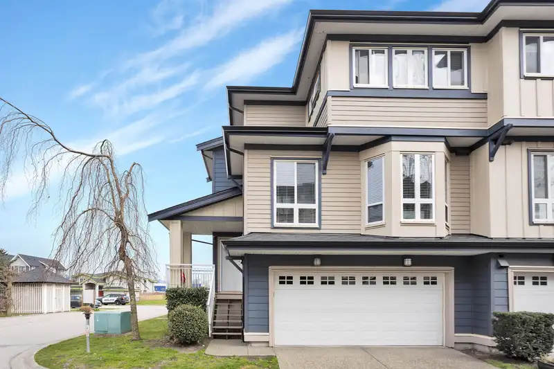 23 160 PEMBINA STREET - photo 4 of 30