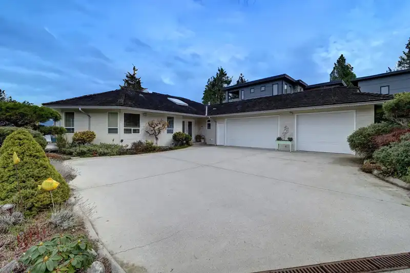 6484 N GALE AVENUE - photo 2 of 40