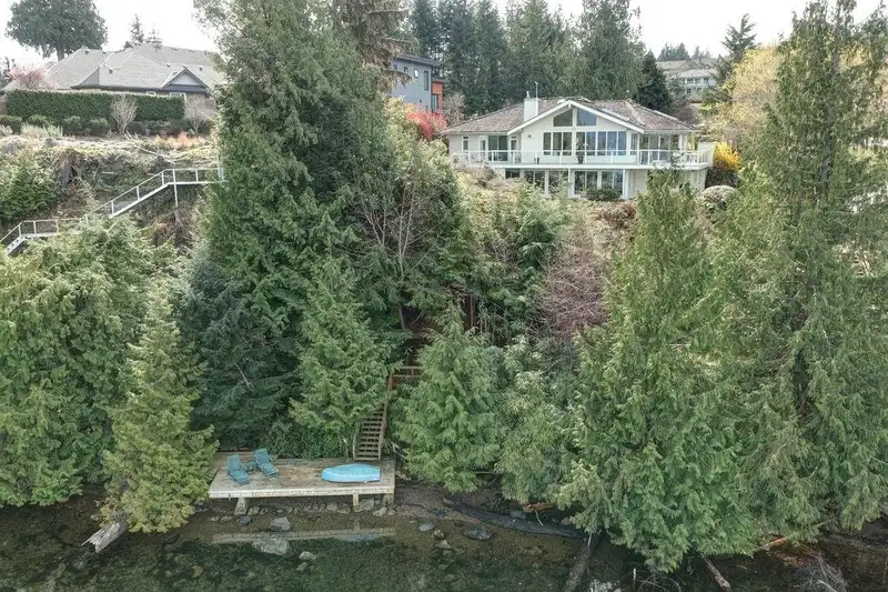 6484 N GALE AVENUE - photo 4 of 40