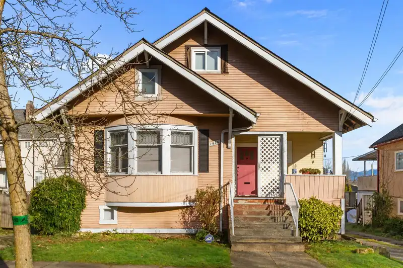 1925 ADANAC STREET - photo 1 of 31