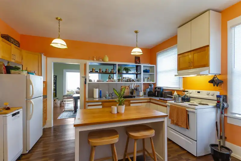 1925 ADANAC STREET - photo 2 of 31