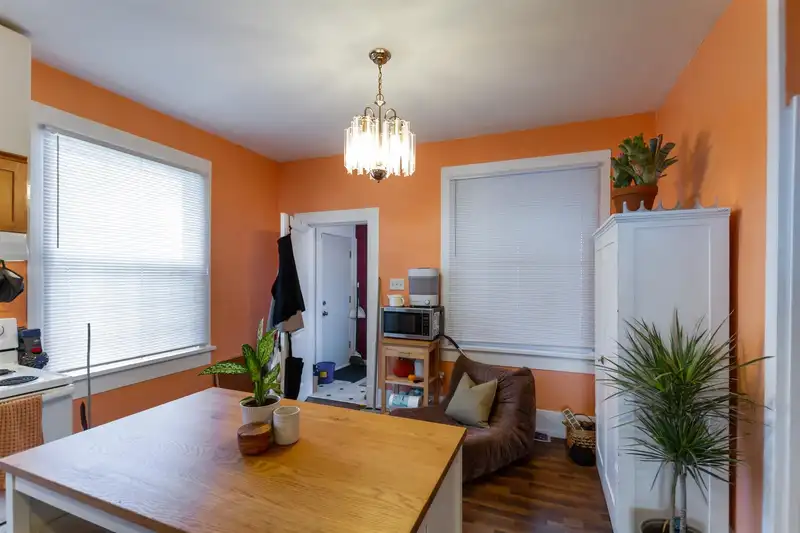 1925 ADANAC STREET - photo 4 of 31
