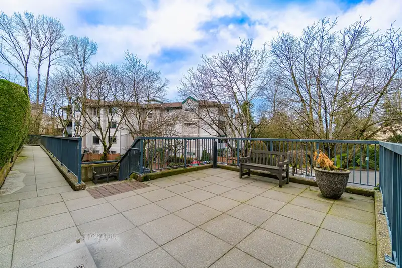 303 2943 NELSON PLACE - photo 4 of 27