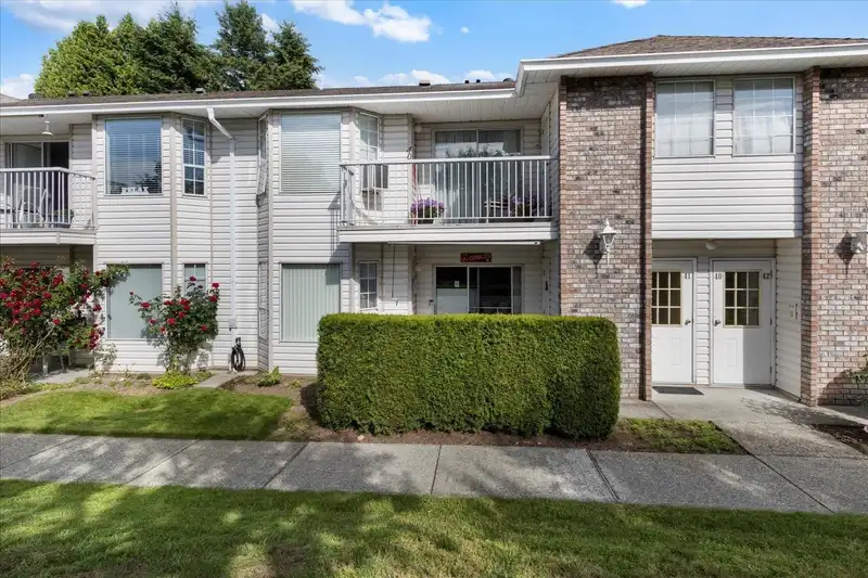 39 2938 TRAFALGAR STREET - photo 1 of 7