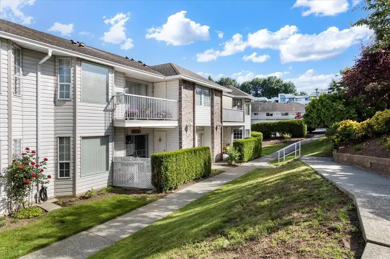 39 2938 TRAFALGAR STREET - photo 2 of 7