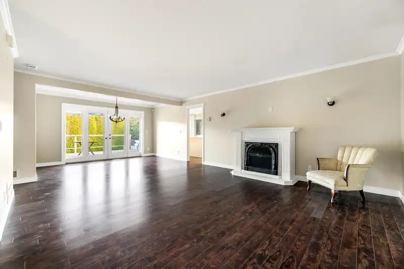1071 KING GEORGE BOULEVARD - photo 4 of 24