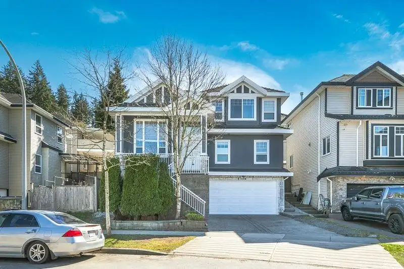 14588 62 AVENUE - photo 1 of 31