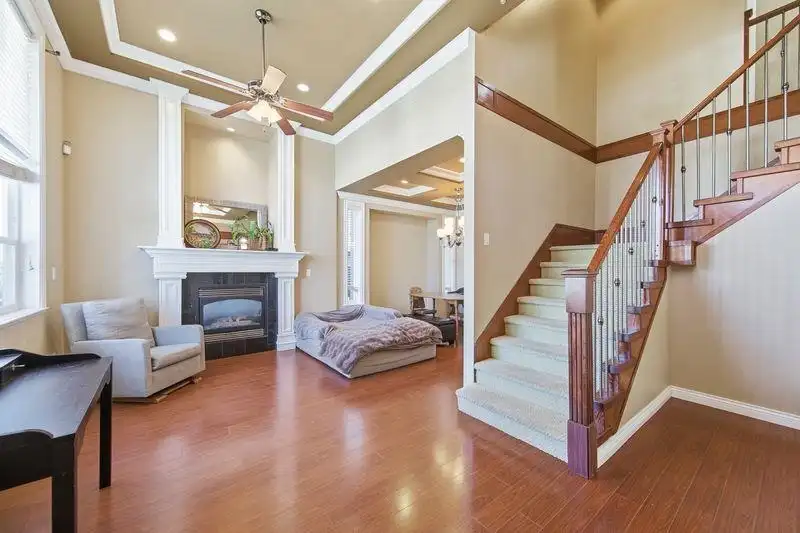 14588 62 AVENUE - photo 2 of 31