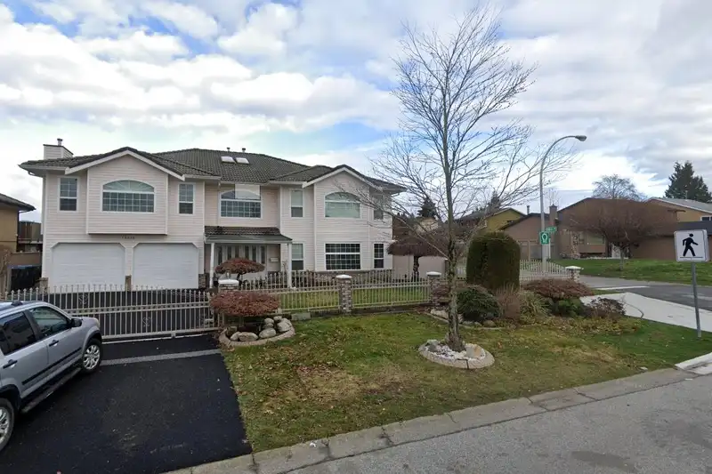 13839 91 AVENUE - photo 1 of 1