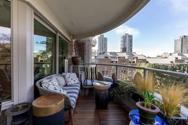 403 1020 HARWOOD STREET - photo 1 of 40