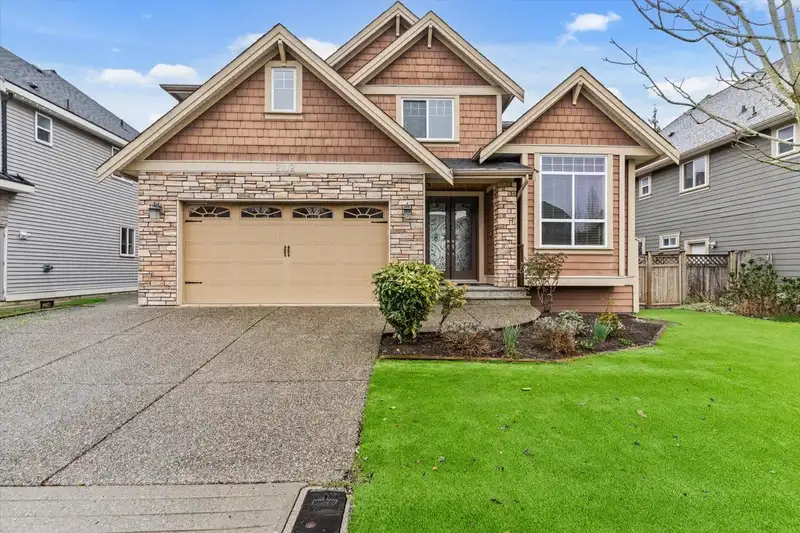 2112 MERLOT BOULEVARD - photo 1 of 40