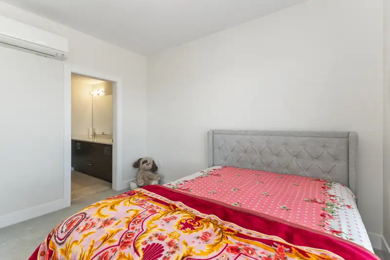 405 32838 VENTURA AVENUE - photo 3 of 35