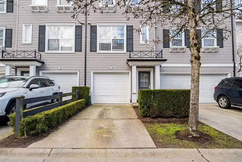 19 15075 60 AVENUE - photo 3 of 25