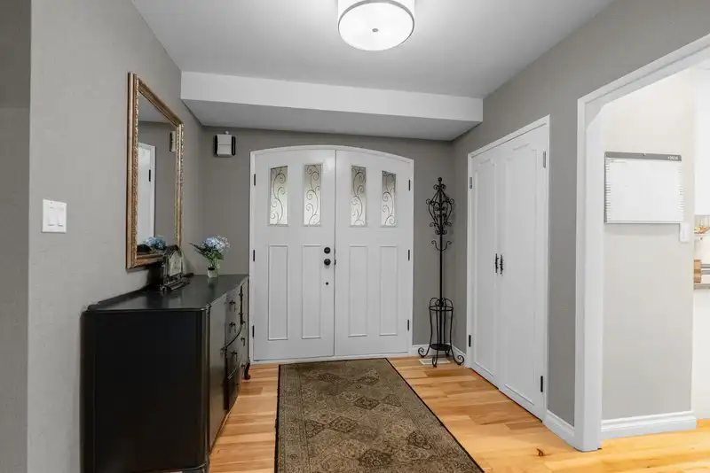 526 NEWDALE PLACE - photo 3 of 36