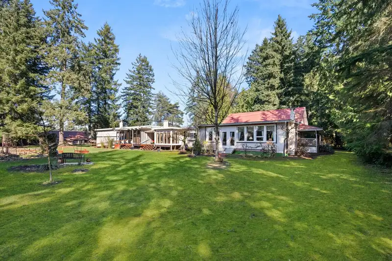 23985 72 AVENUE - photo 3 of 40
