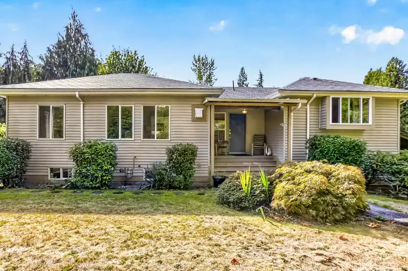 28684 98 AVENUE - photo 2 of 38