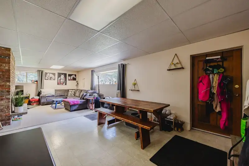 21190 GLENWOOD AVENUE - photo 3 of 38