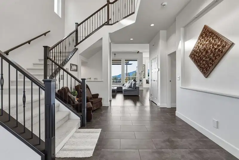 1510 DAYTON STREET - photo 3 of 40