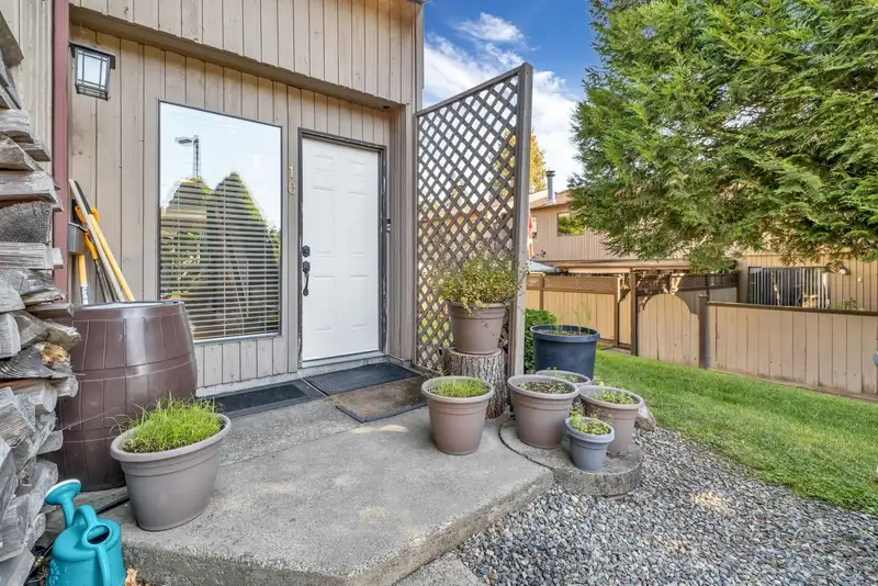 10 27044 32 AVENUE - photo 3 of 23