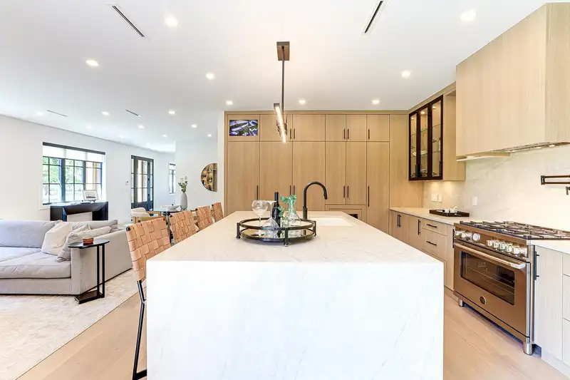 6009 16 AVENUE - photo 2 of 40
