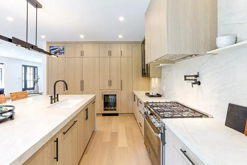 6009 16 AVENUE - photo 3 of 40