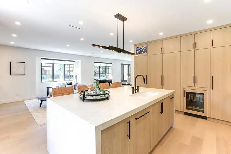 6009 16 AVENUE - photo 4 of 40
