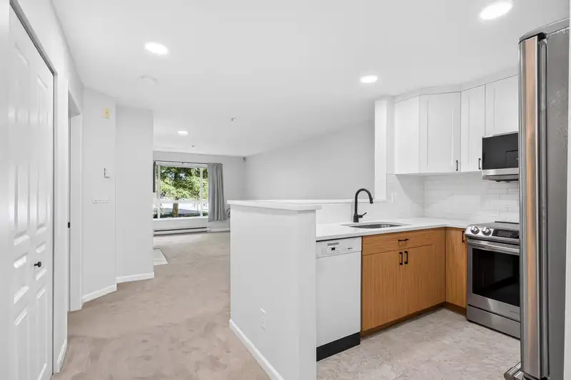 230 1252 TOWN CENTRE BOULEVARD - photo 4 of 37