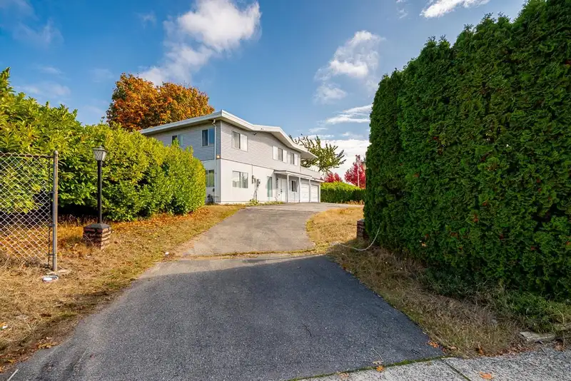 12209 64 AVENUE - photo 3 of 25