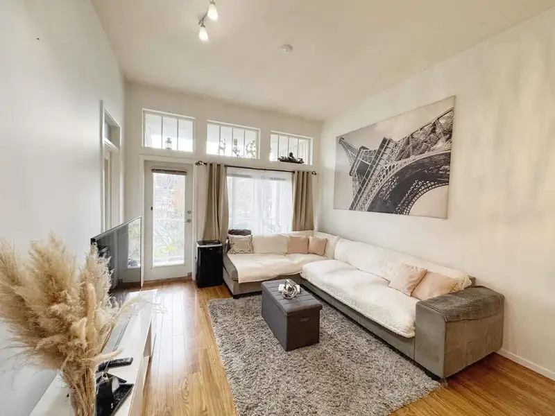 415 3651 FOSTER AVENUE - photo 3 of 12