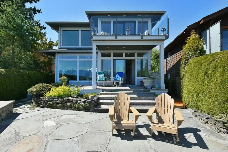 664 BAY ROAD - photo 2 of 32