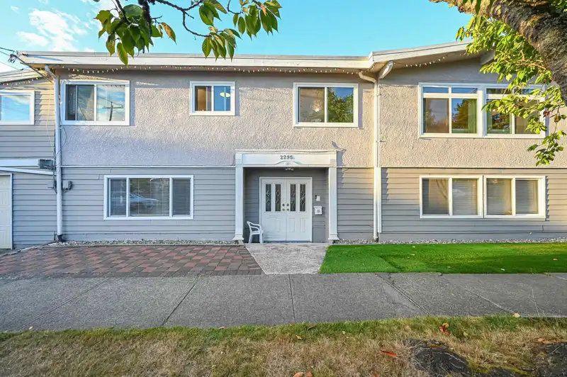 2295 E 48TH AVENUE - photo 1 of 33