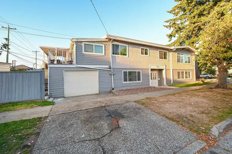 2295 E 48TH AVENUE - photo 2 of 33