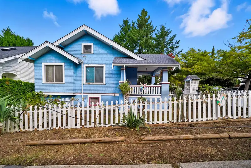 3791 INVERNESS STREET - photo 3 of 16