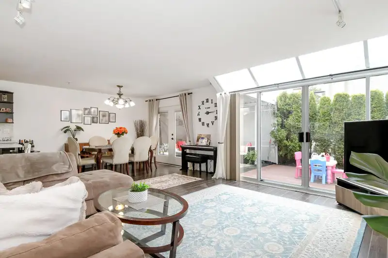 22 20881 87 AVENUE - photo 3 of 38